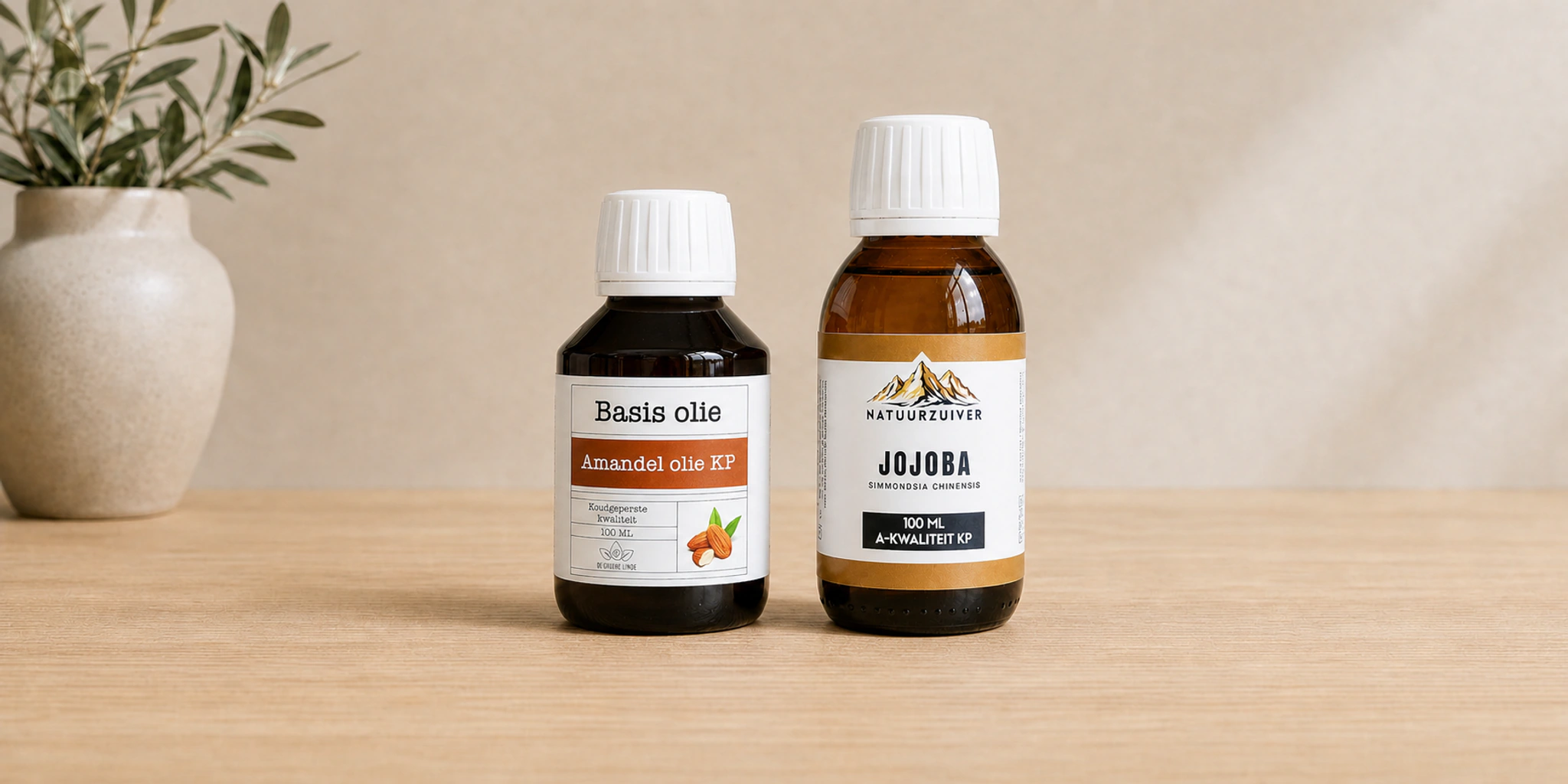Amandelolie KP van De Groene Linde naast Jojoba KP van Natuurzuiver