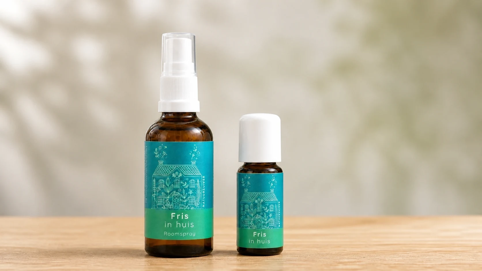 Natuurzuiver Fris In Huis roomspray en olie tegen een neutrale achtergrond