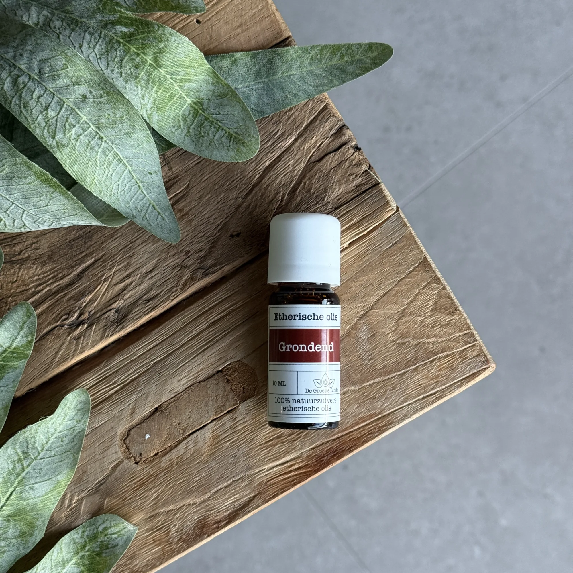 Grondend etherische olie voor massage flesje van 10 ml van dDe Groene Linde