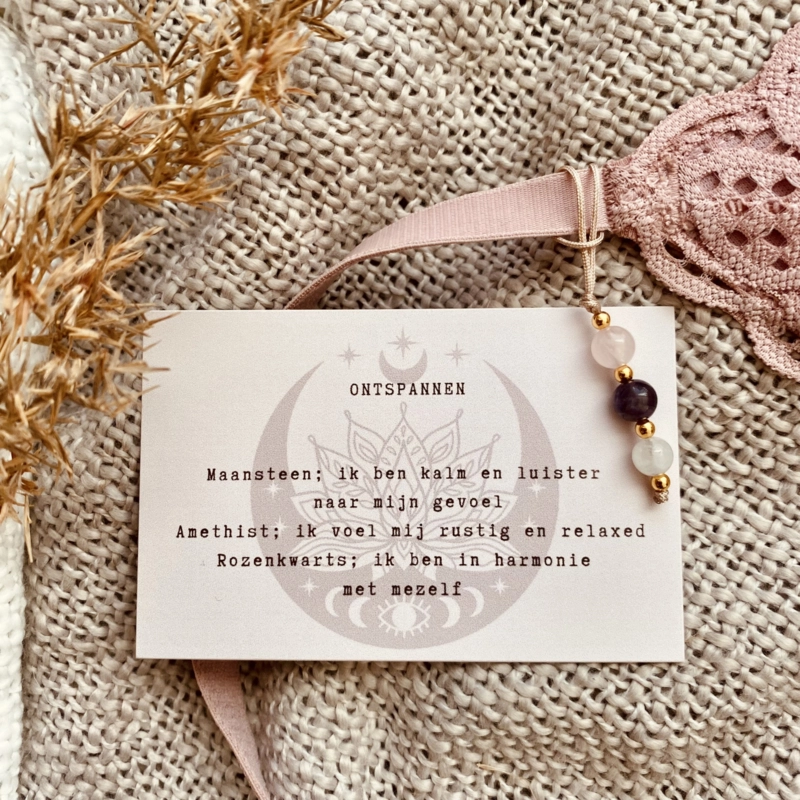 Typisch Shanna | BH edelsteenhanger | Ontspannen