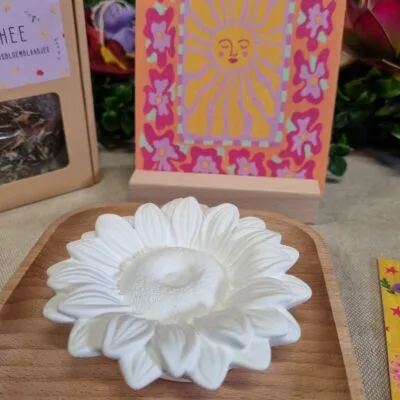 Geursteen met houten onderlegger - Zonnebloem