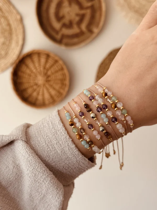 Typisch Shanna | Edelsteen armbandje Tiny Truths Affirmatie | Gouden Driehoek