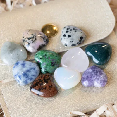 Mix van 10 edelsteen hartjes 15mm